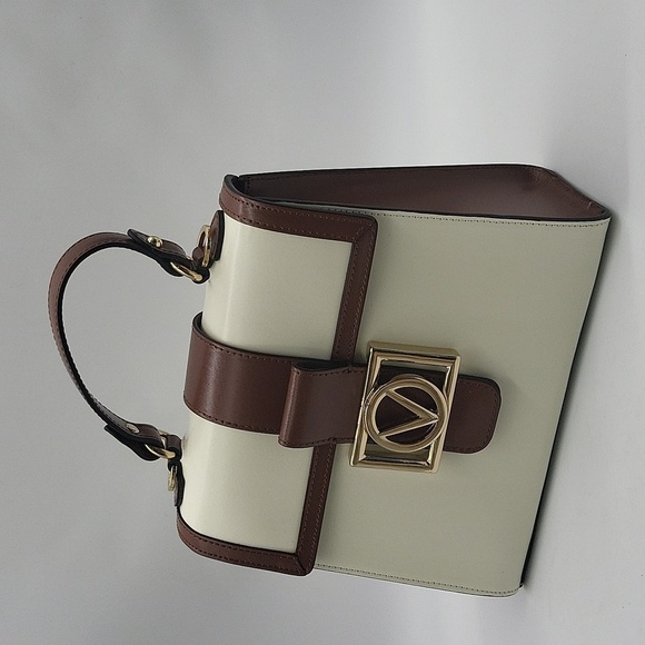 1368- Valentino By Mario Valentino Betty Vemblem Italian Leather NWT - Picture 3 of 15